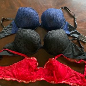 3 Victoria’s Secret bras